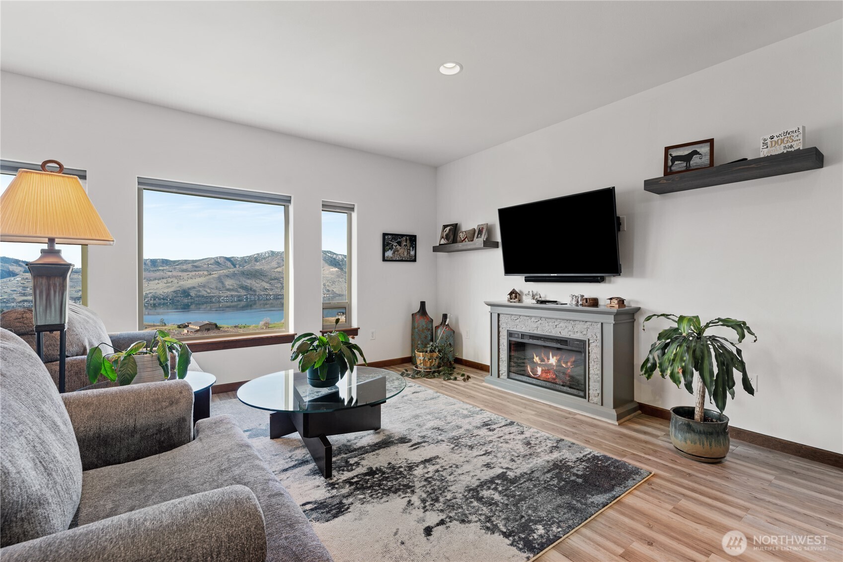 449 Lakayuse Road , Manson, WA 98831