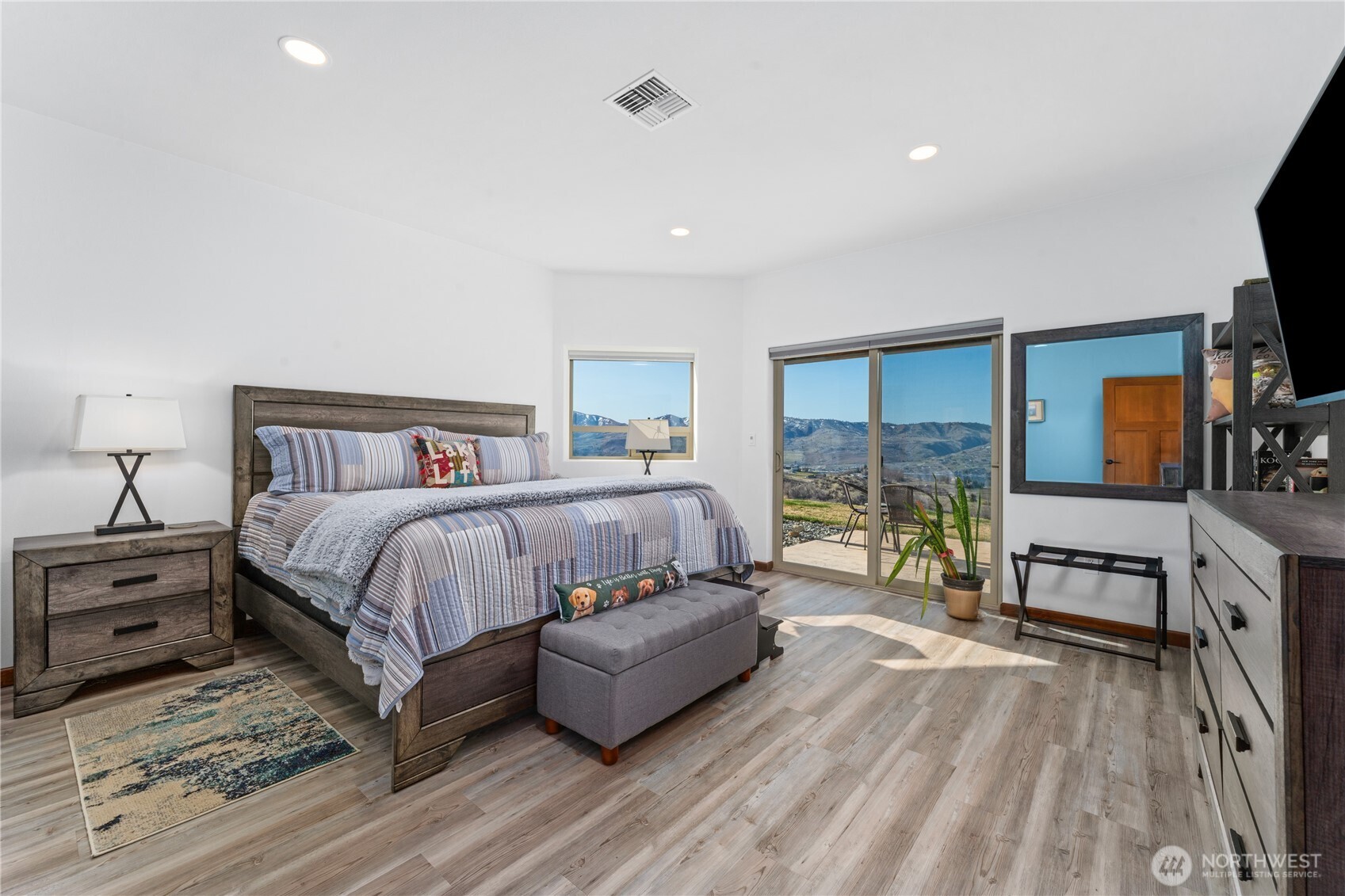 449 Lakayuse Road , Manson, WA 98831