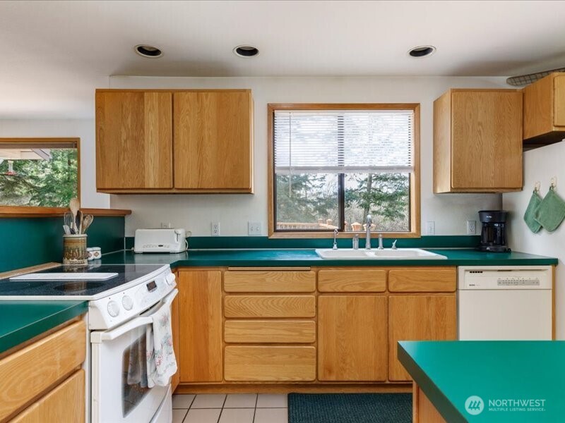 2047 Briarwood Drive , Oak Harbor, WA 98277