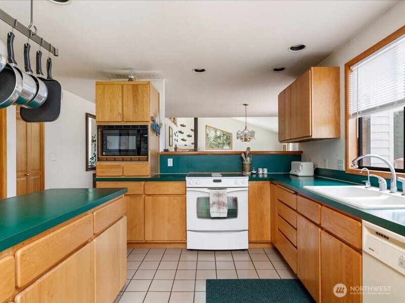 2047 Briarwood Drive , Oak Harbor, WA 98277