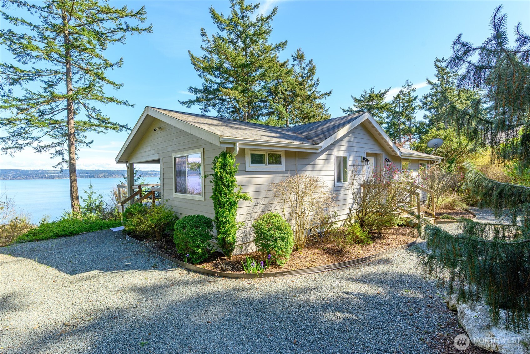 215 S Harrington Lagoon Road , Coupeville, WA 98239