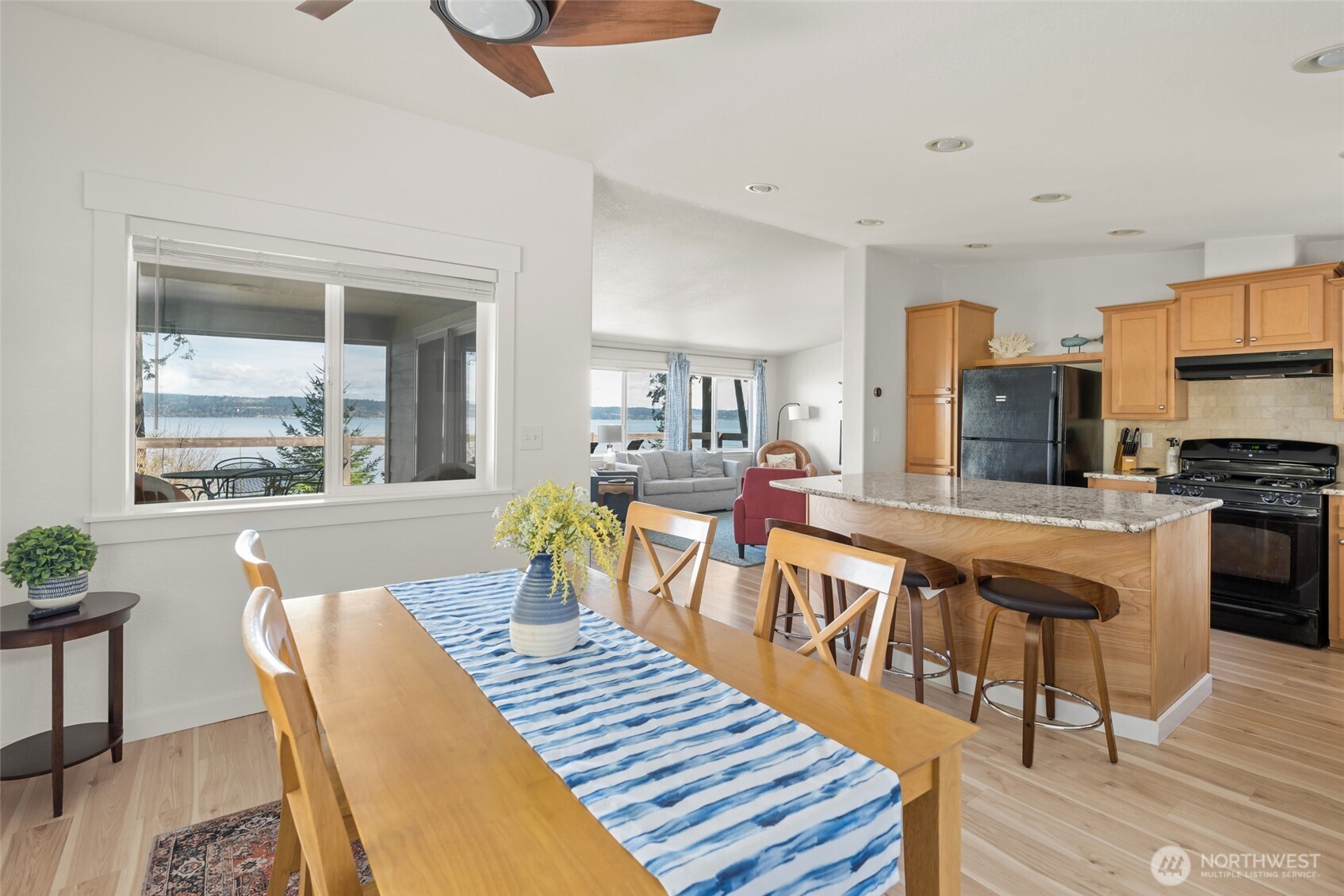 215 S Harrington Lagoon Road , Coupeville, WA 98239