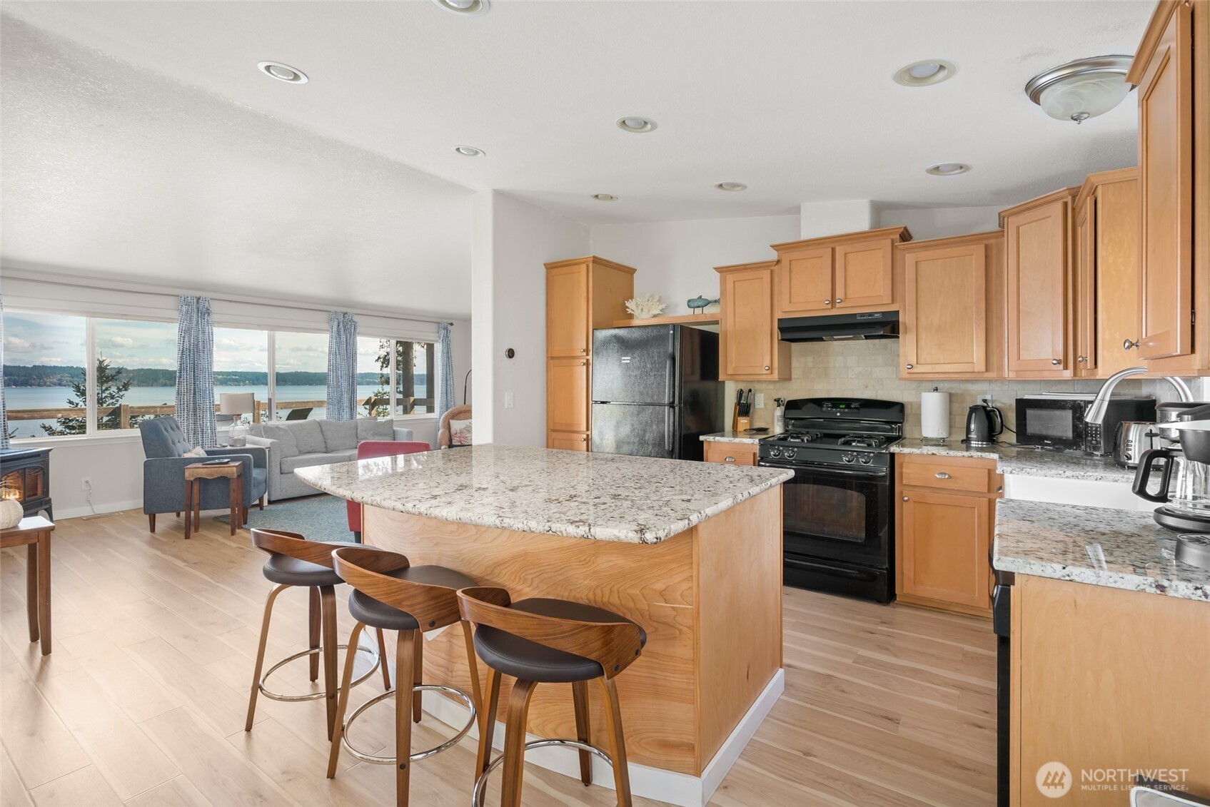 215 S Harrington Lagoon Road , Coupeville, WA 98239