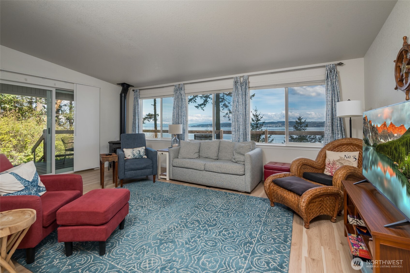 215 S Harrington Lagoon Road , Coupeville, WA 98239