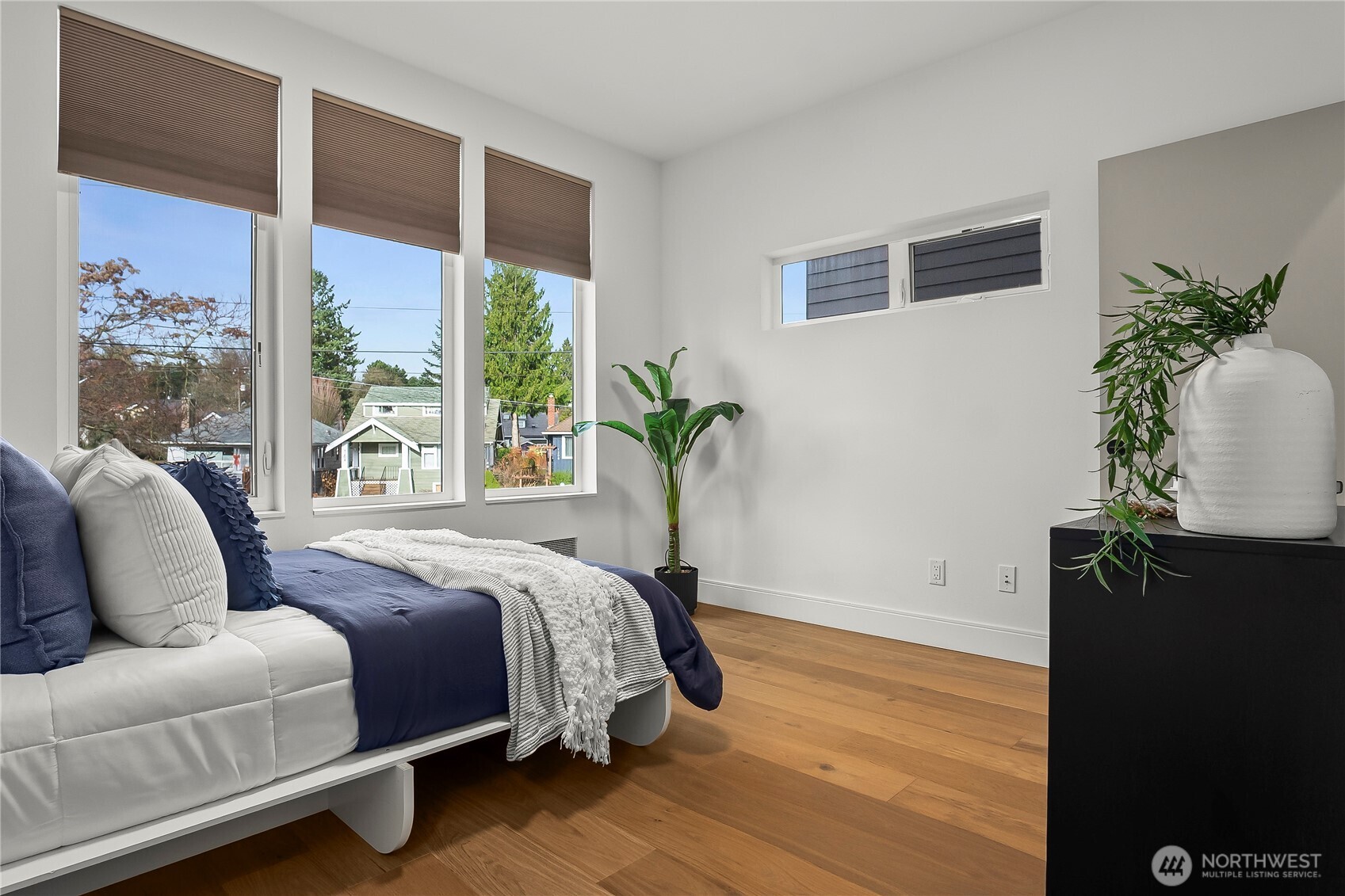 4758 Greenlake Way N, Seattle, WA 98103