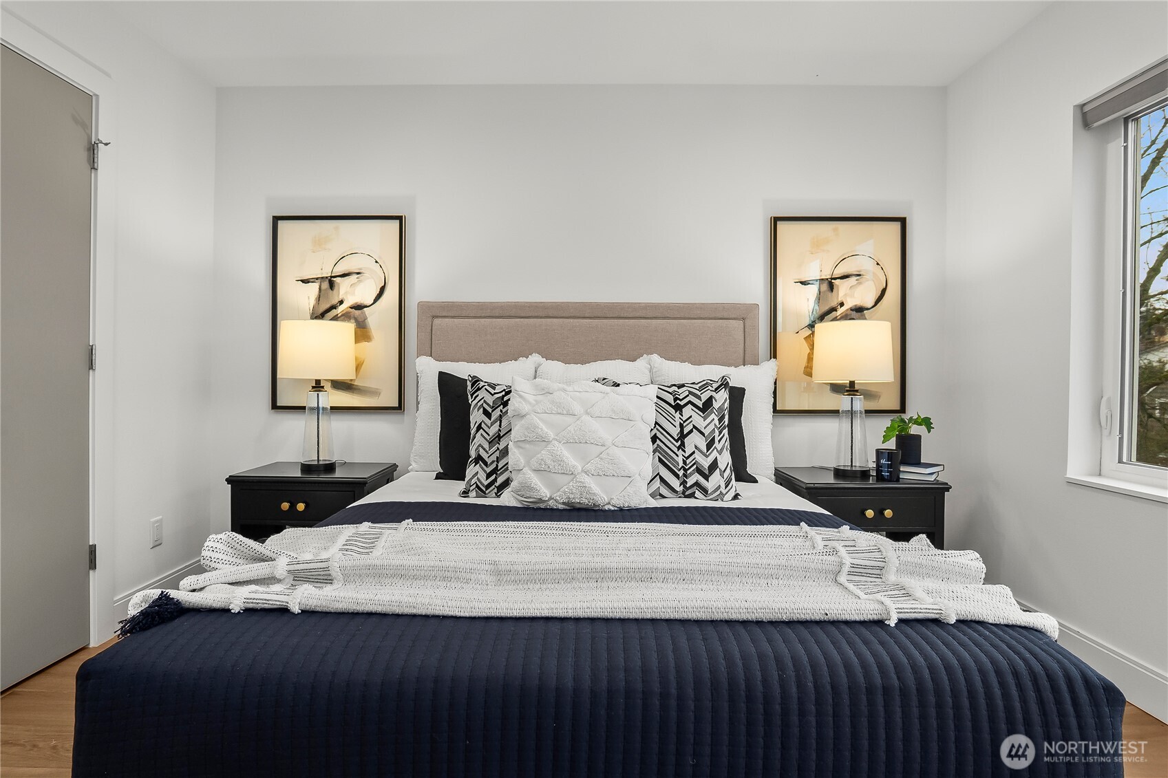 4758 Greenlake Way N, Seattle, WA 98103