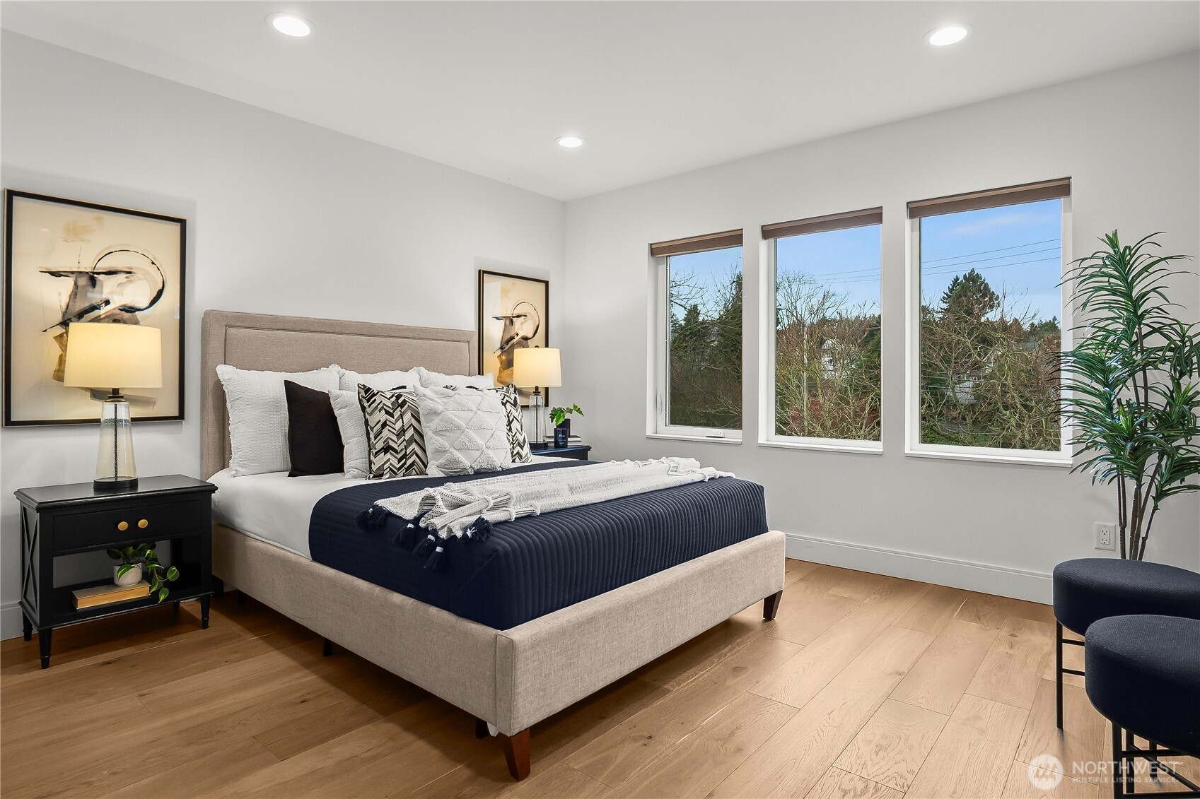 4758 Greenlake Way N, Seattle, WA 98103