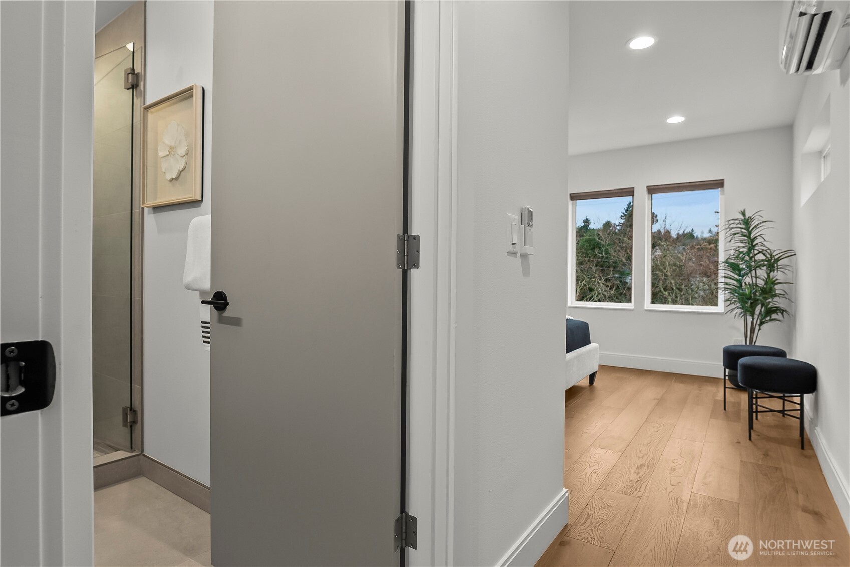 4758 Greenlake Way N, Seattle, WA 98103