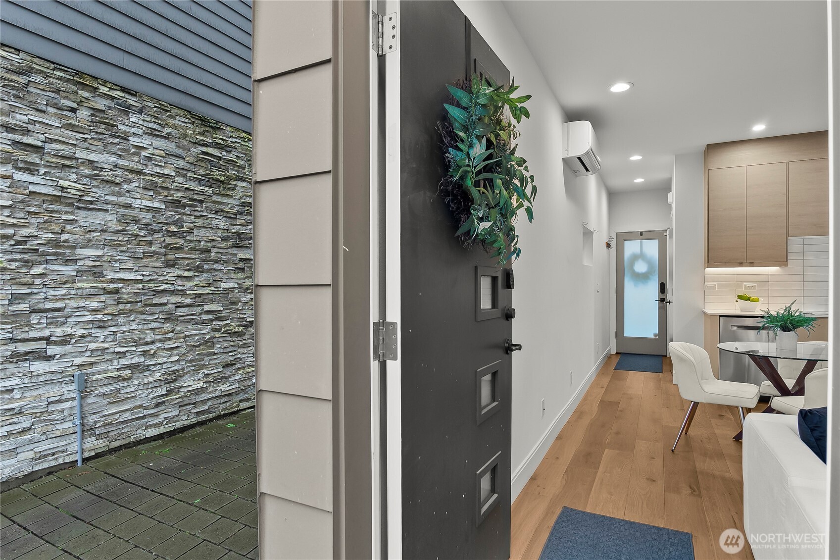 4758 Greenlake Way N, Seattle, WA 98103