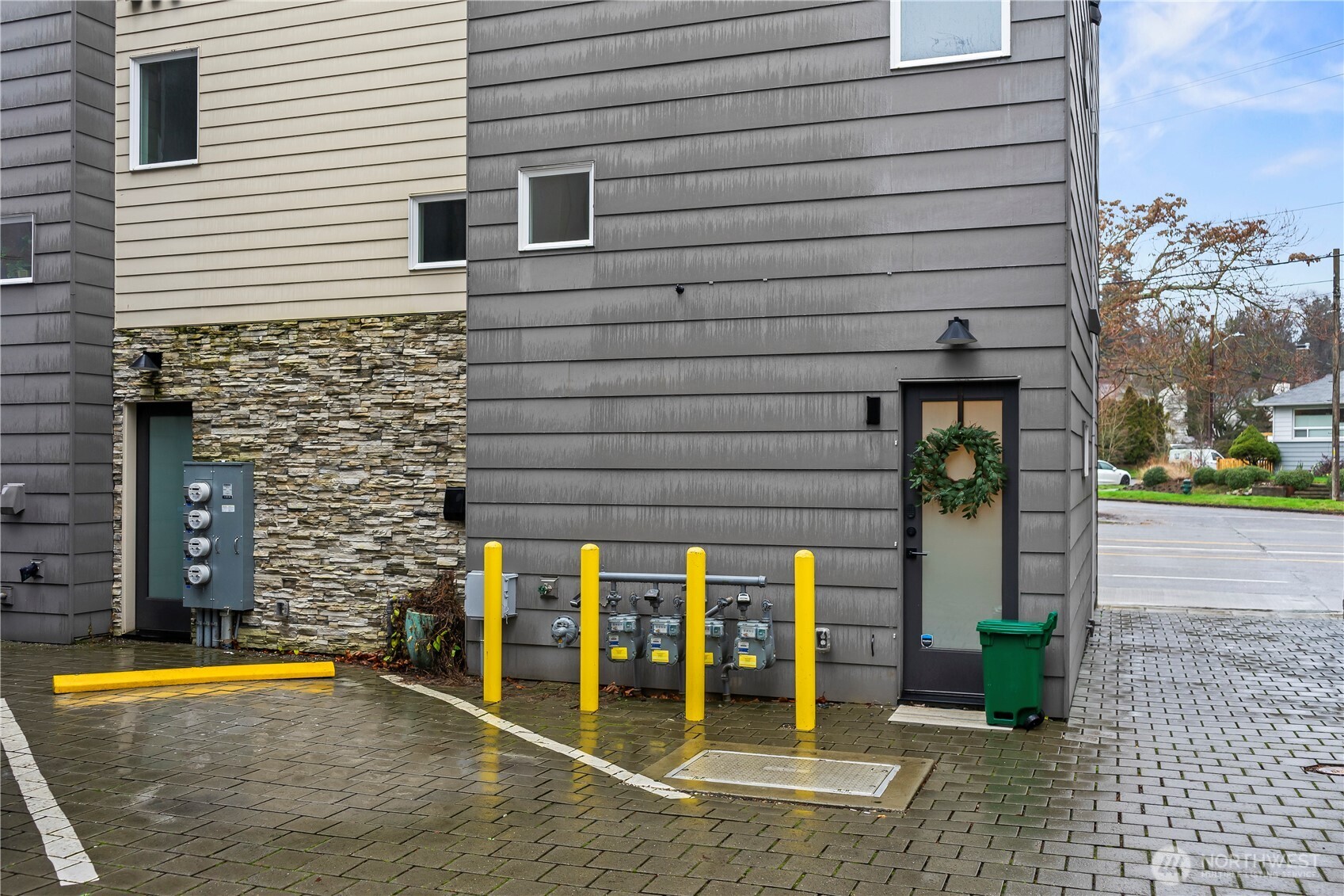 4758 Greenlake Way N, Seattle, WA 98103