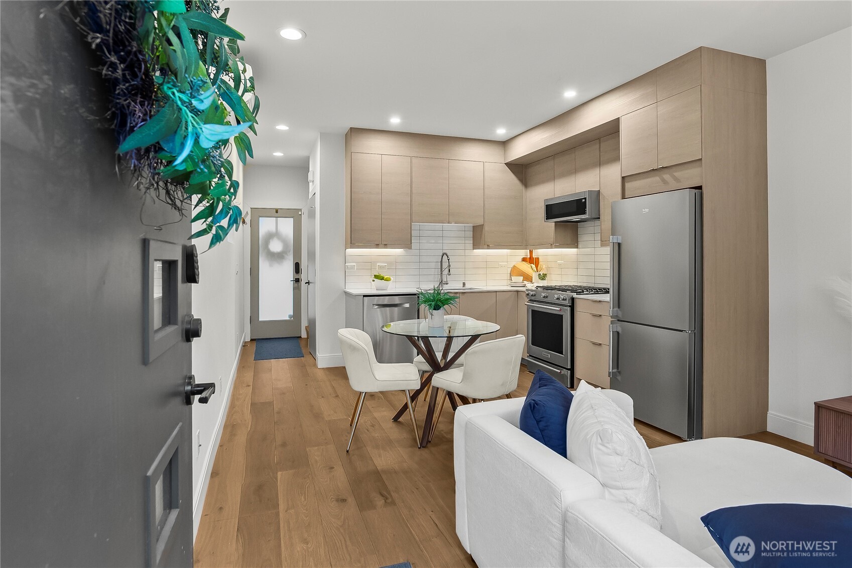 4758 Greenlake Way N, Seattle, WA 98103