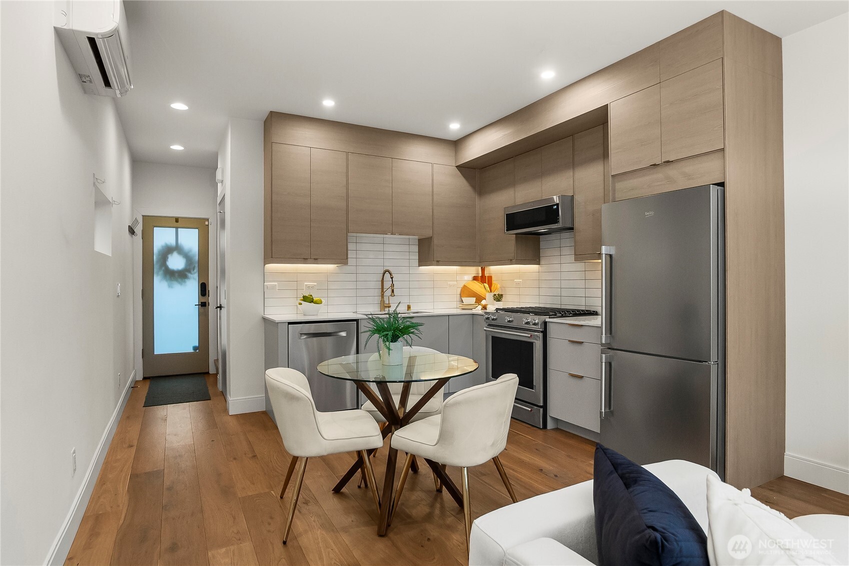 4758 Greenlake Way N, Seattle, WA 98103