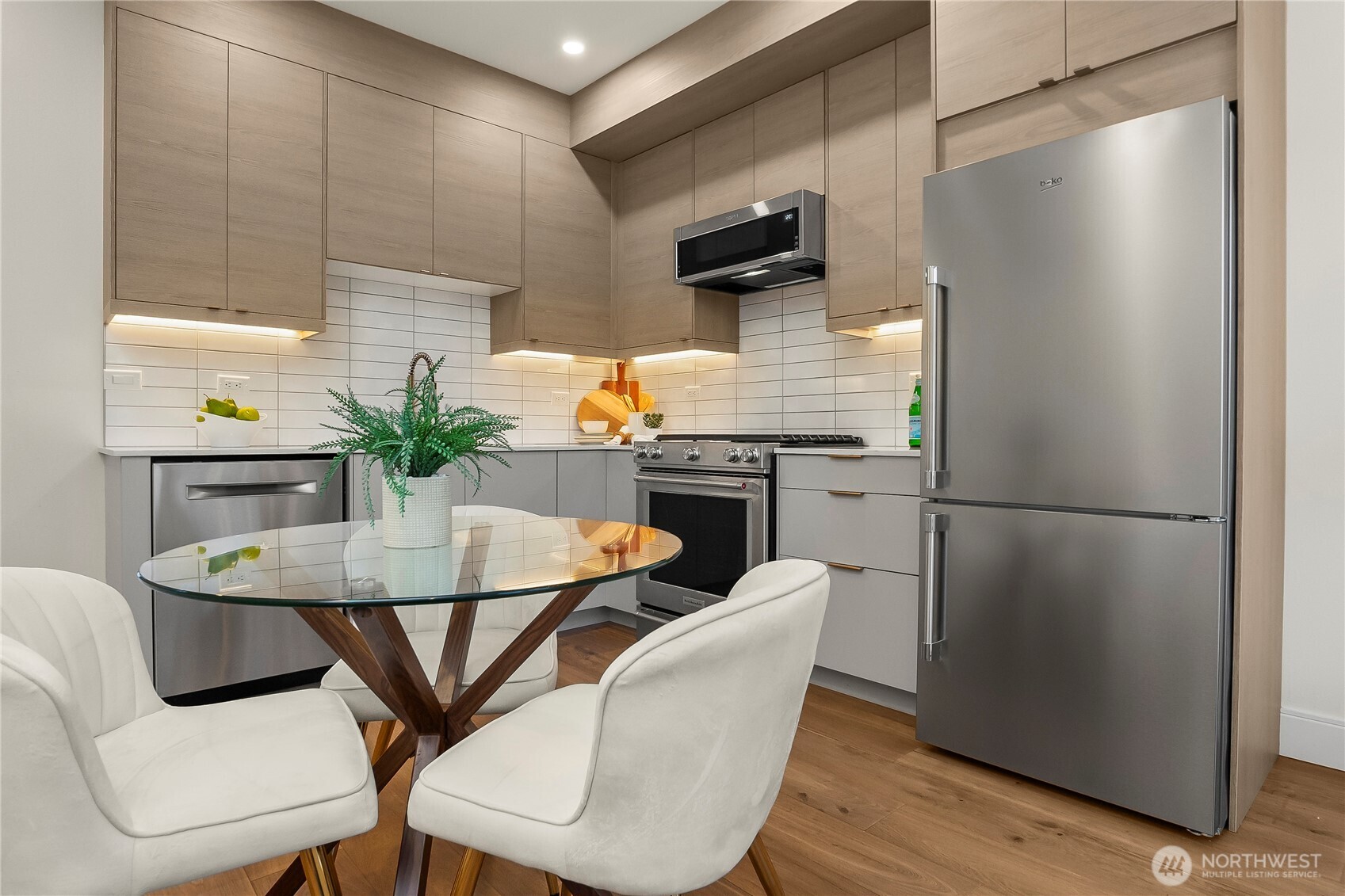 4758 Greenlake Way N, Seattle, WA 98103