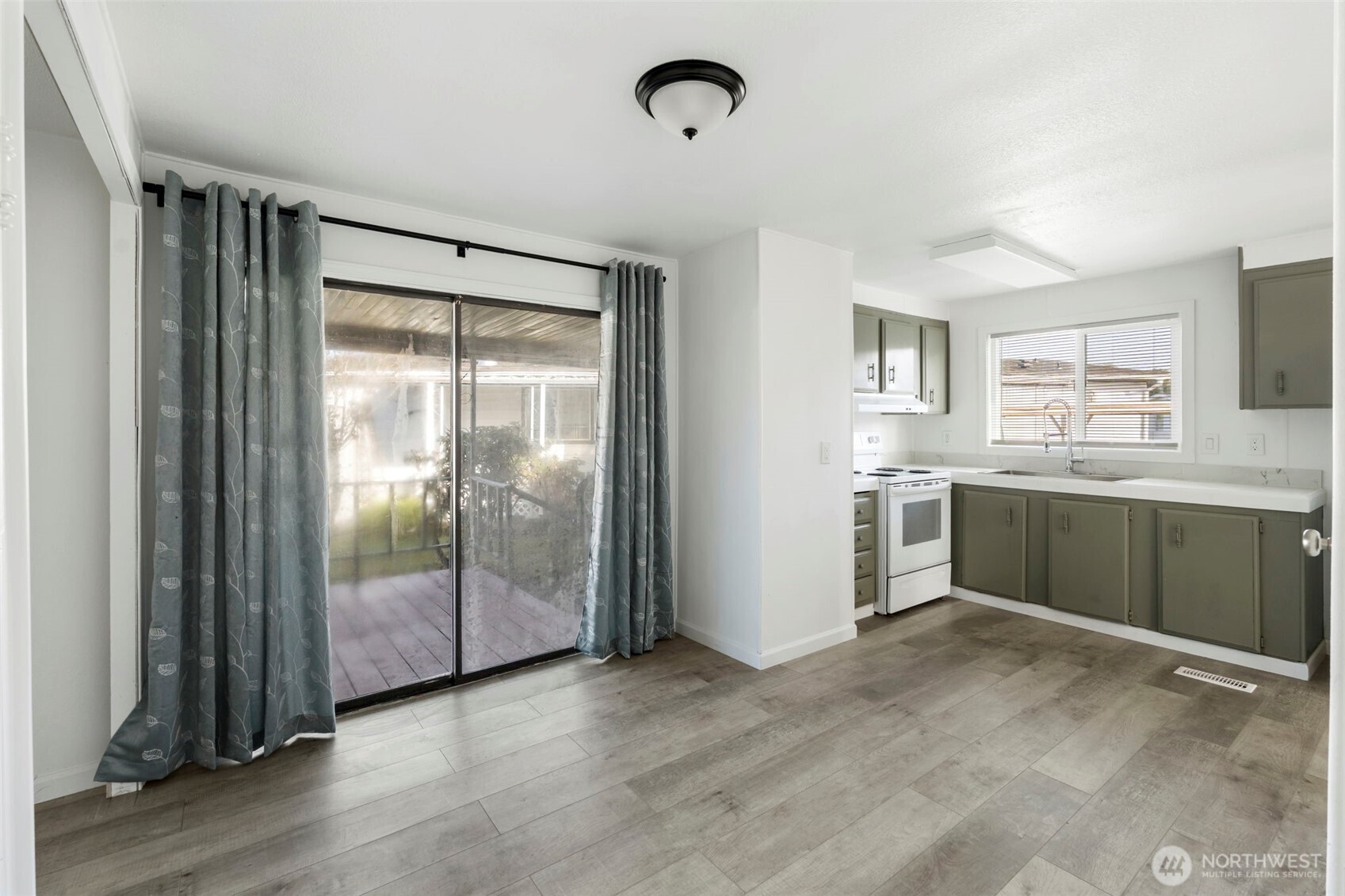 225 Ho Hum Lane , Aberdeen, WA 98520-8532