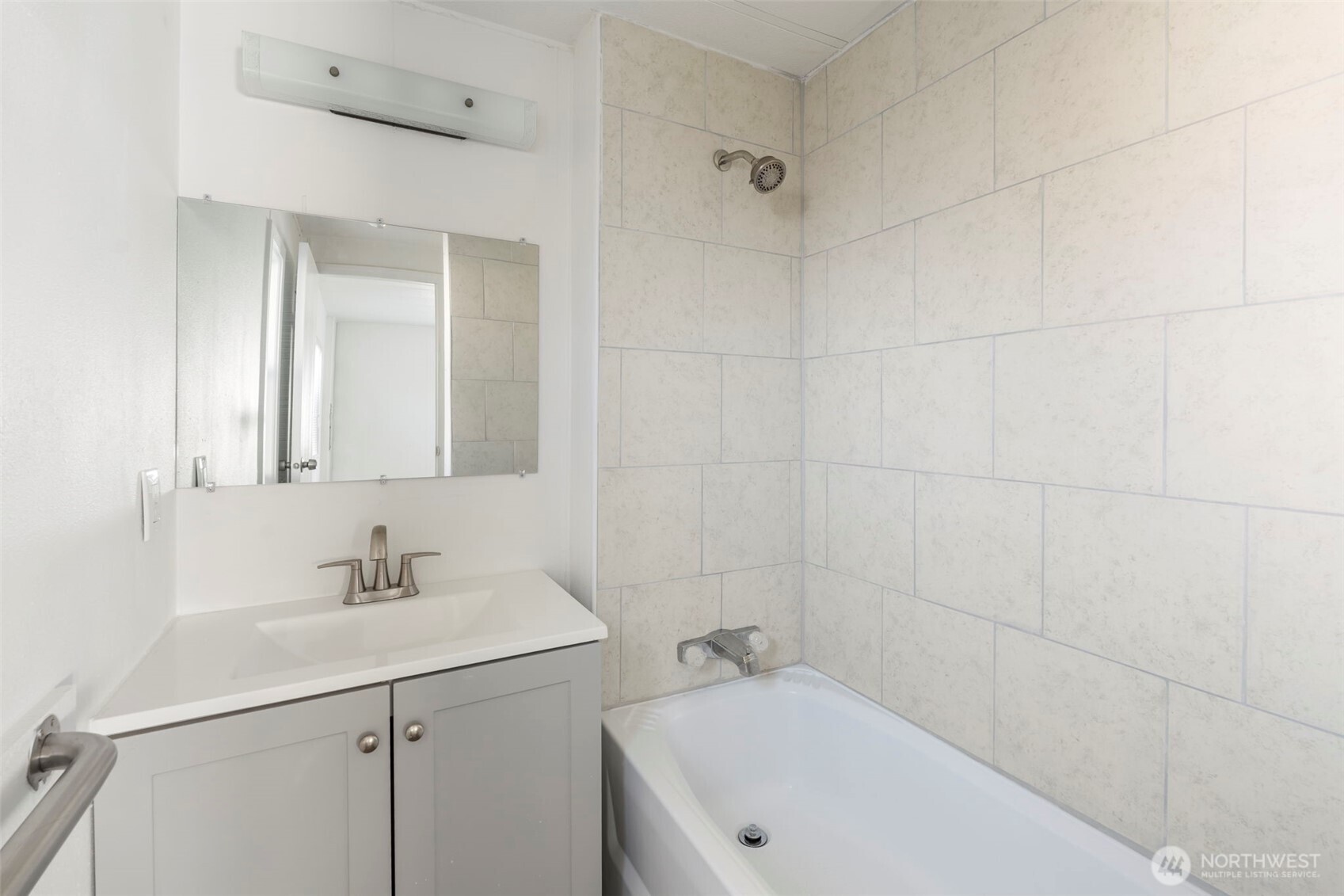 225 Ho Hum Lane , Aberdeen, WA 98520-8532