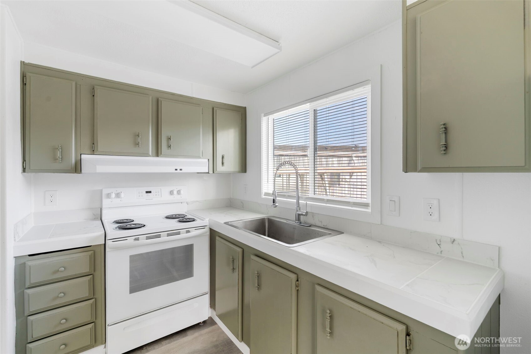 225 Ho Hum Lane , Aberdeen, WA 98520-8532