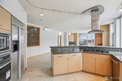 1100 106th Avenue NE #902, Bellevue, WA 98004 - Photo 11