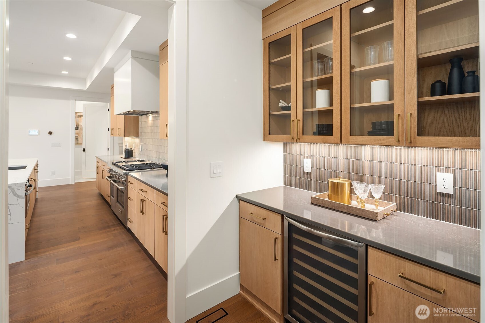 16601 SE 27th Street , Bellevue, WA 98008