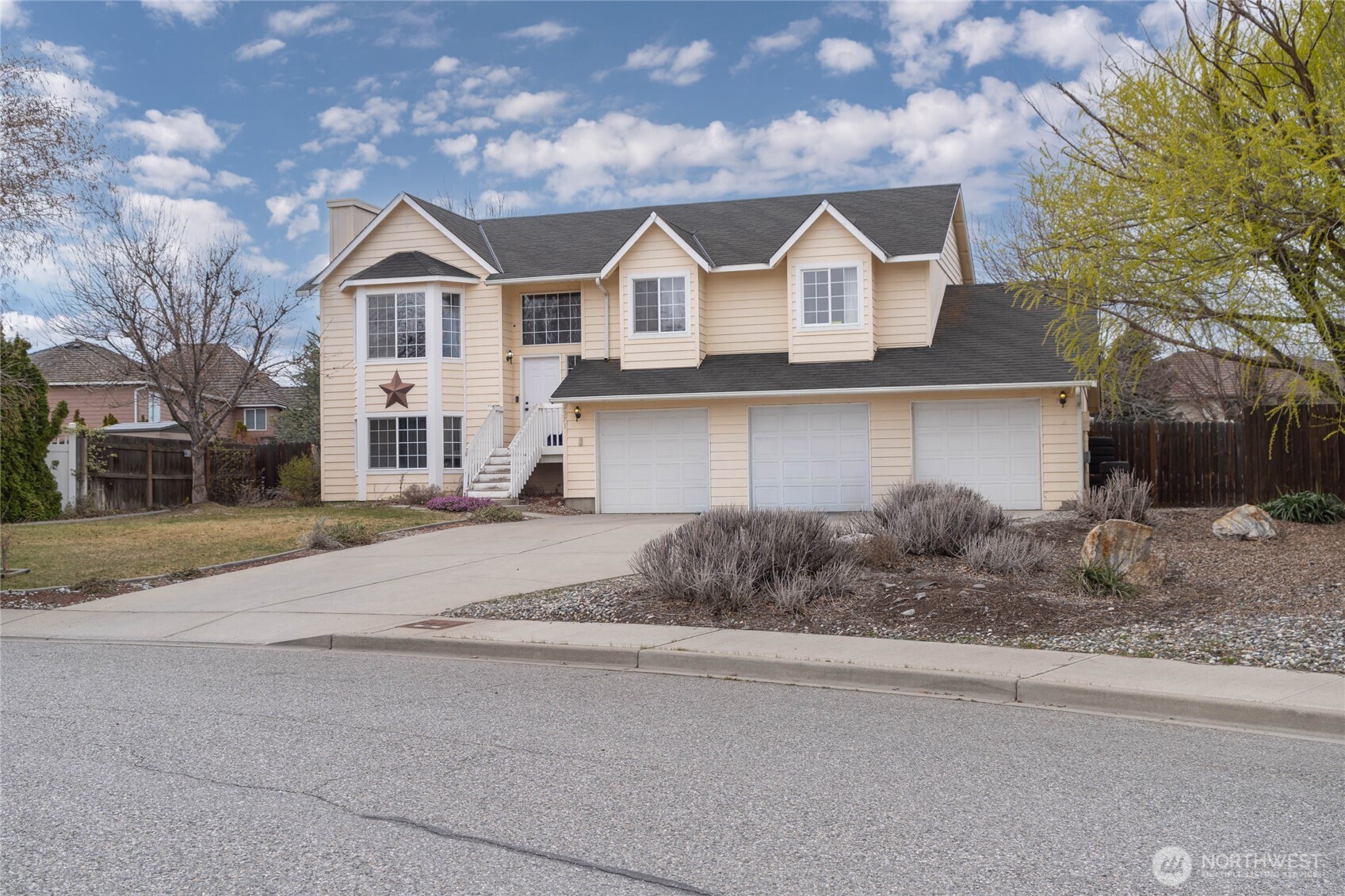 2371 Veedol Drive E, East Wenatchee, WA 98802