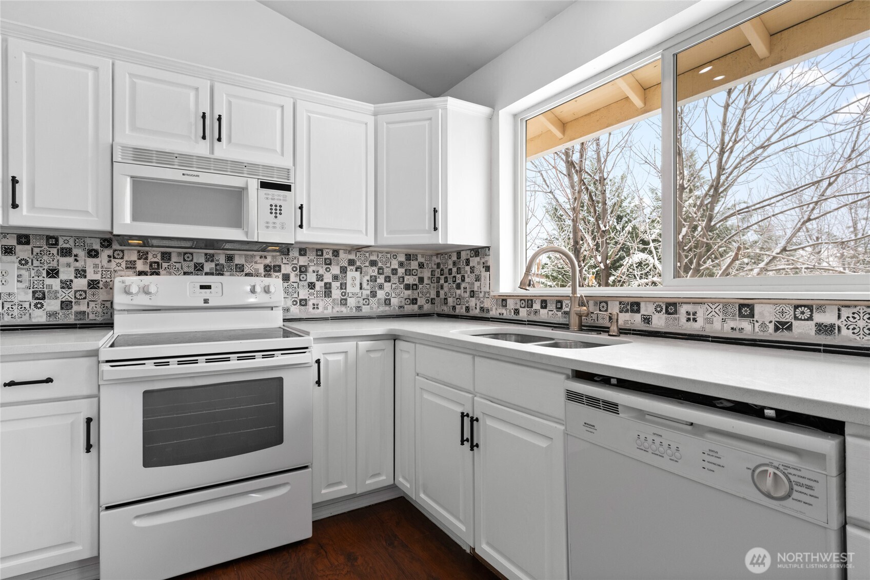 2371 Veedol Drive E, East Wenatchee, WA 98802