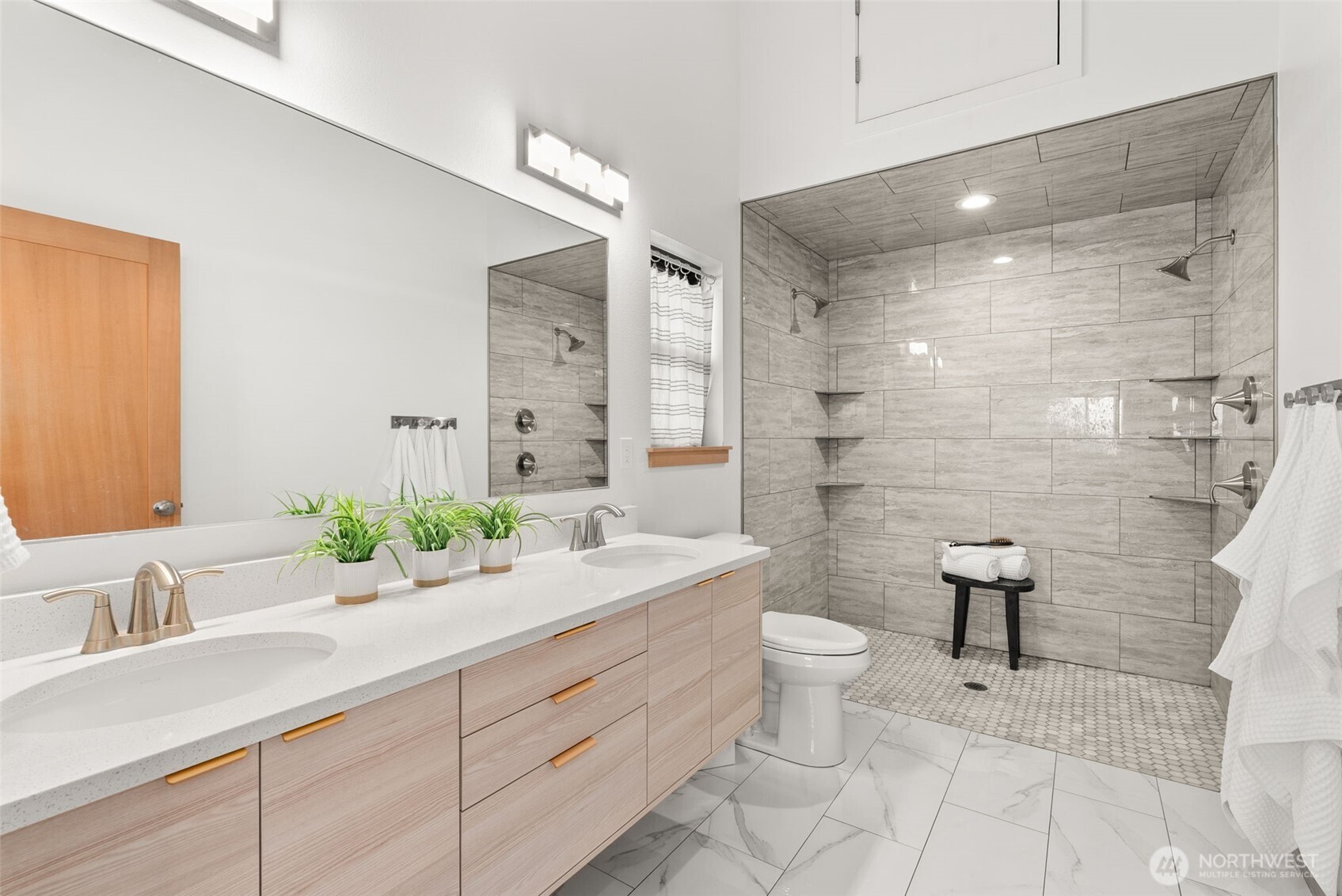 360 Smokey Valley Road , Winlock, WA 98591