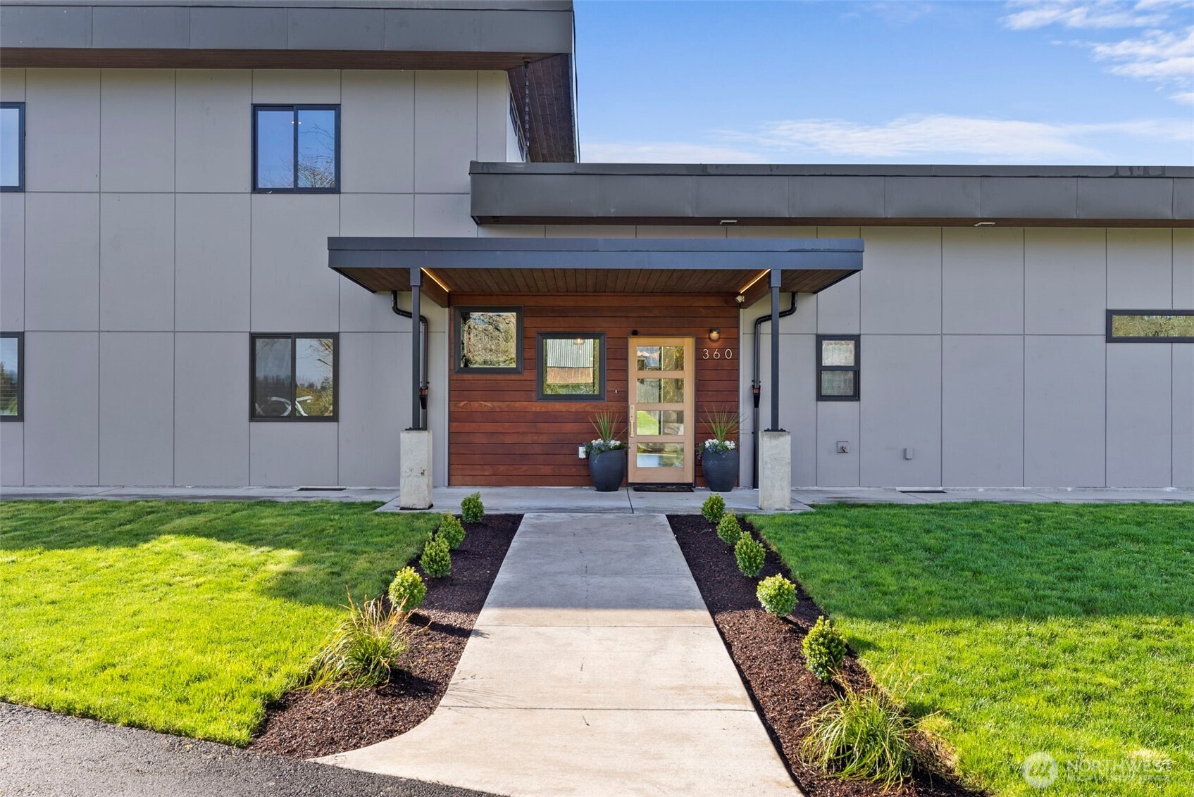 360 Smokey Valley Road , Winlock, WA 98591