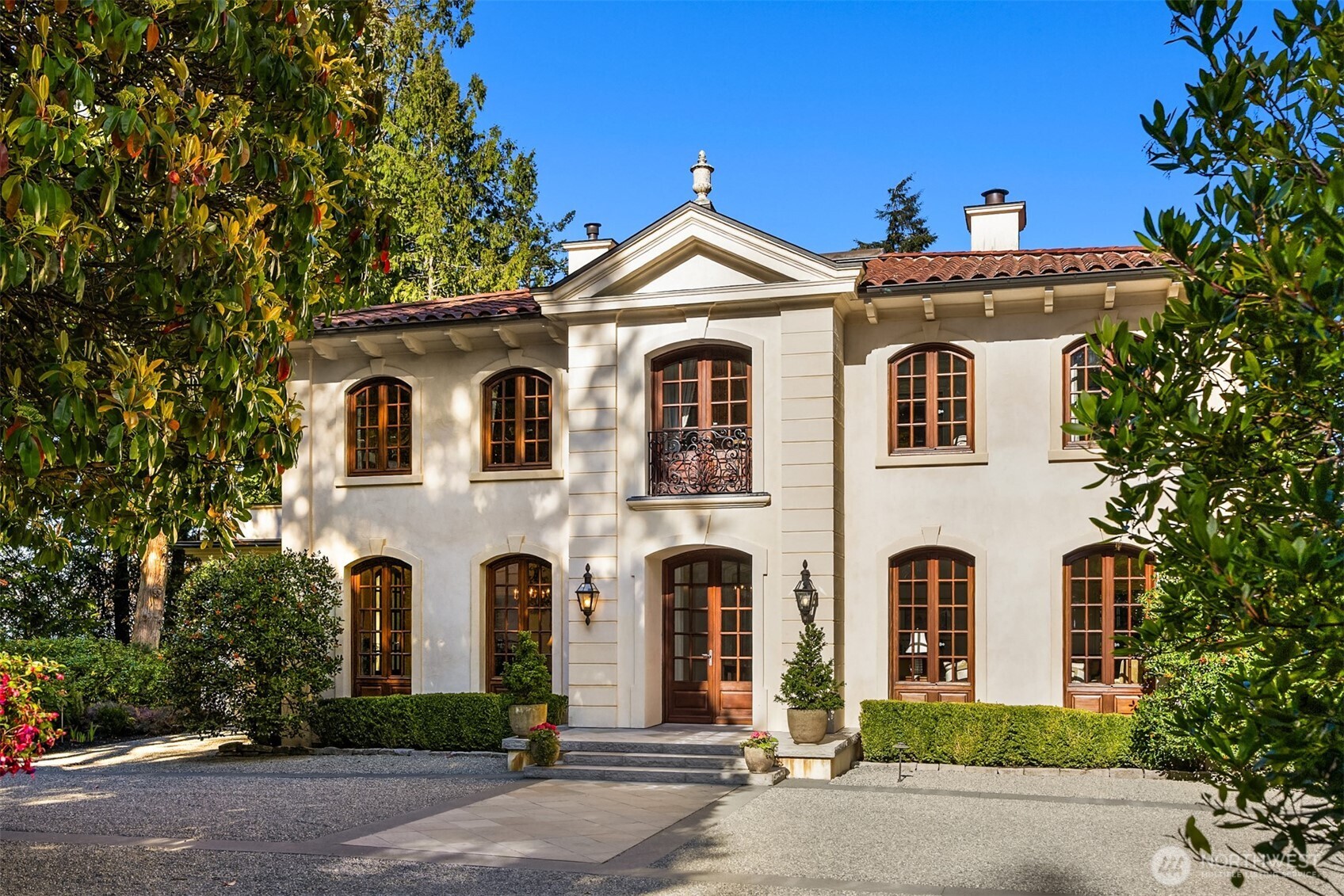 8010 Grand Avenue NE, Bainbridge Island, WA 98110