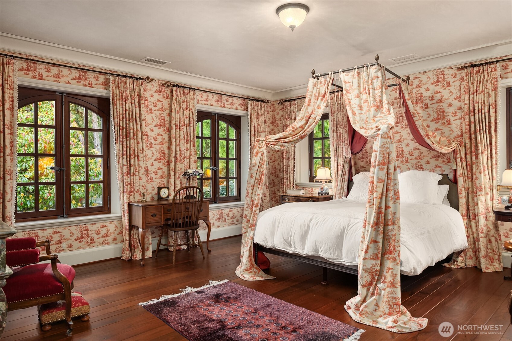 8010 Grand Avenue NE, Bainbridge Island, WA 98110