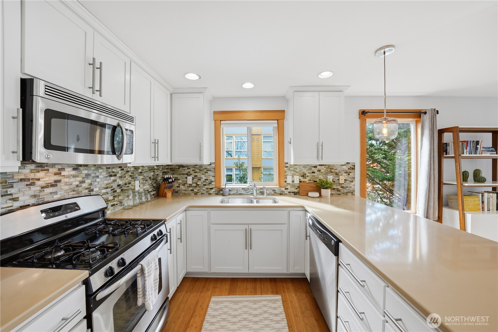 4037 7th Avenue NE #A, Seattle, WA 98105