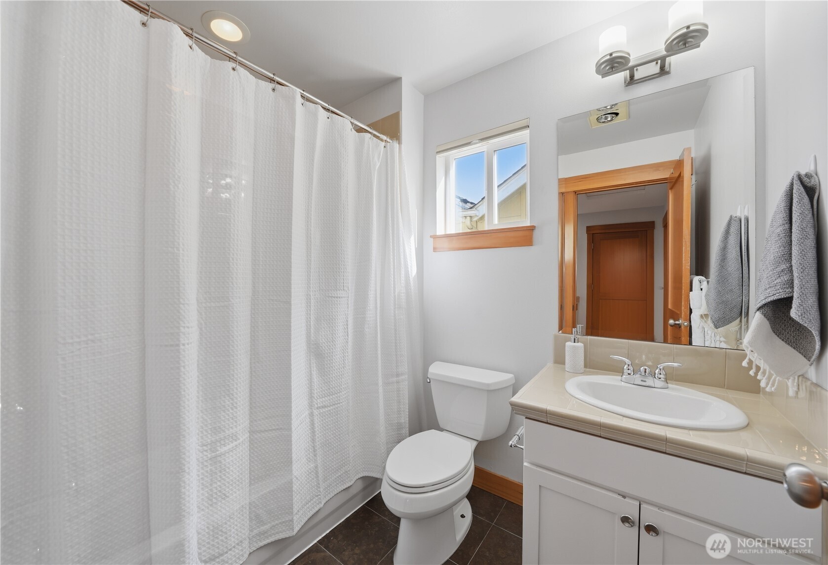 4037 7th Avenue NE #A, Seattle, WA 98105