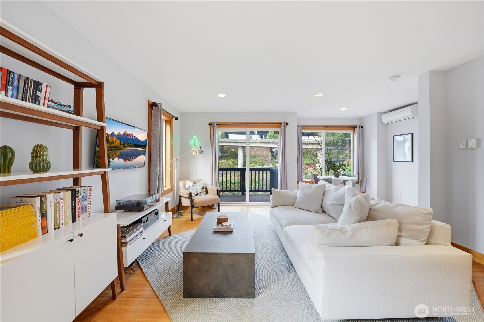 4037 7th Avenue NE #A, Seattle, WA 98105