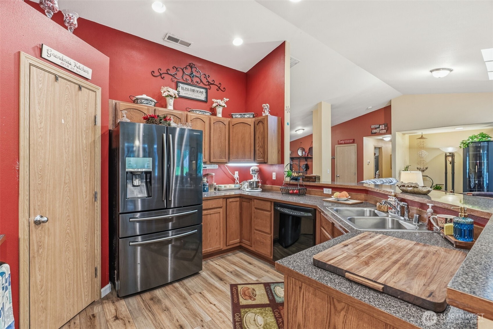 260 Trinity Drive , Castle Rock, WA 98611