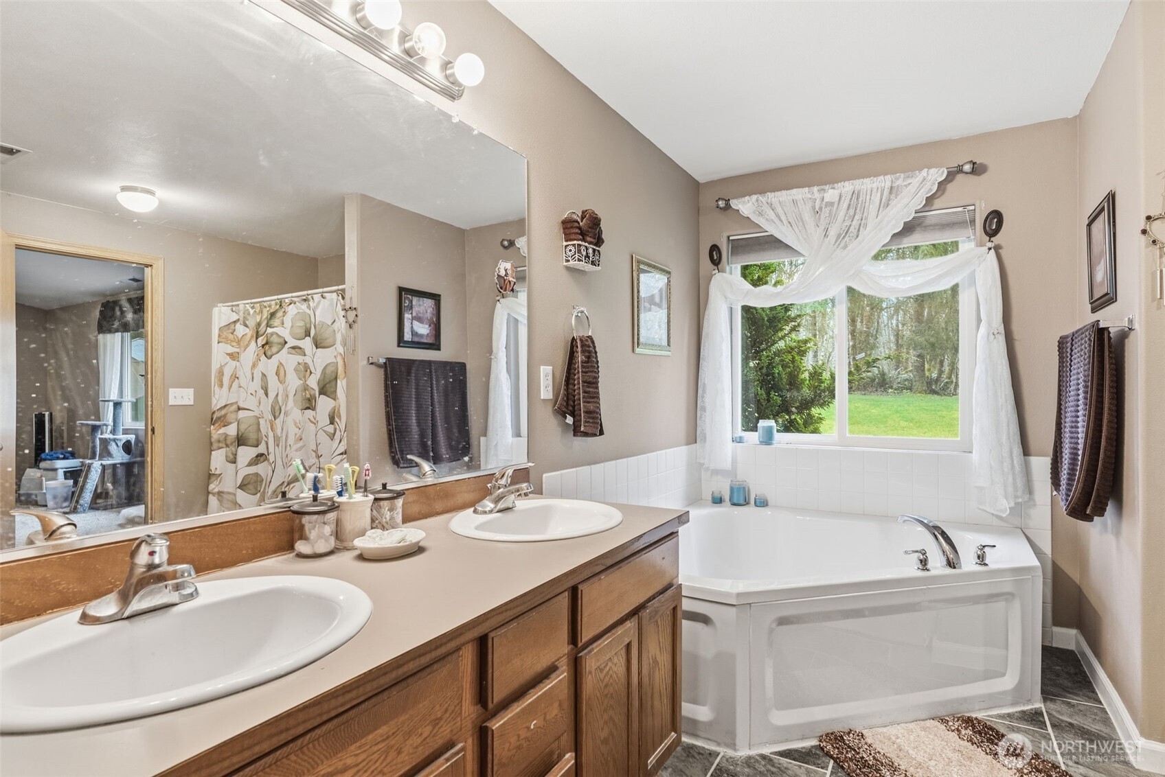 260 Trinity Drive , Castle Rock, WA 98611