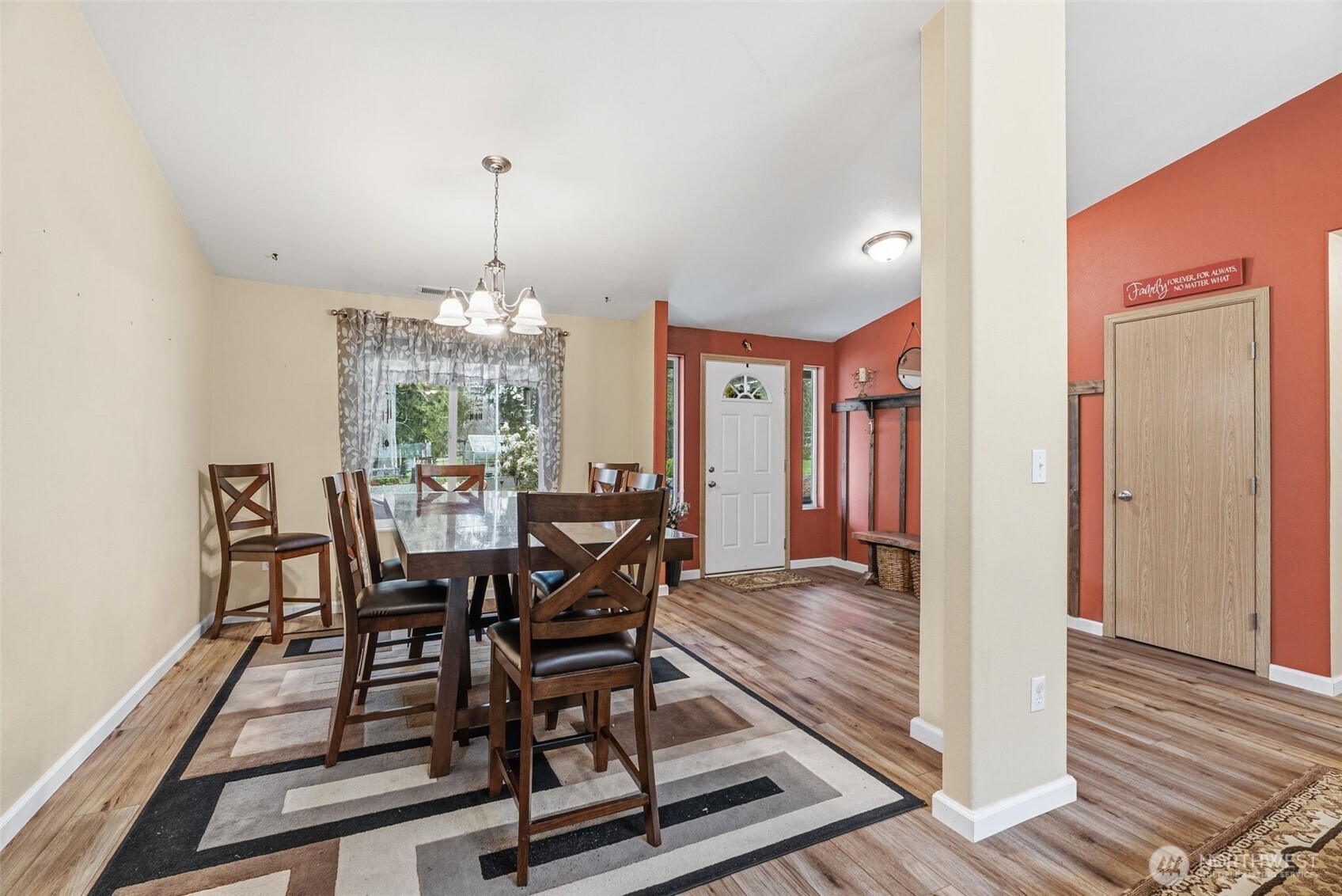 260 Trinity Drive , Castle Rock, WA 98611