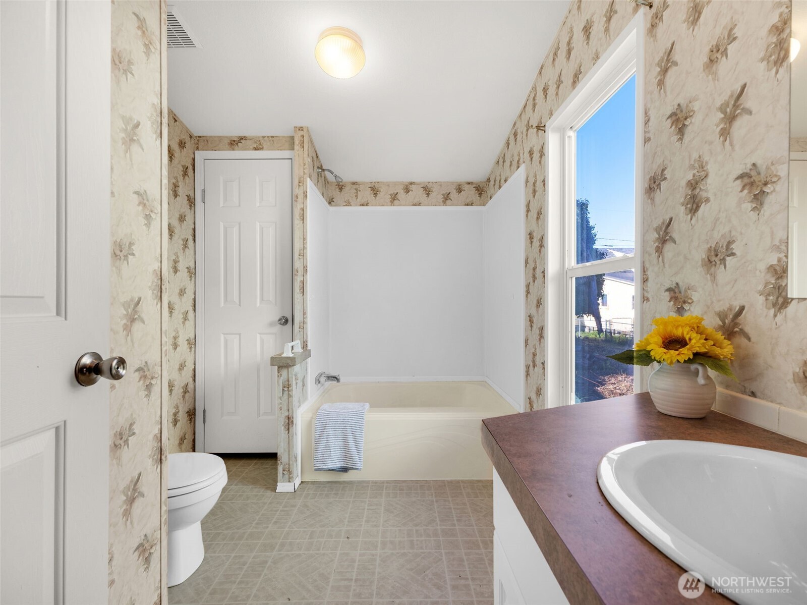 208 NE 2nd Street , Long Beach, WA 98631