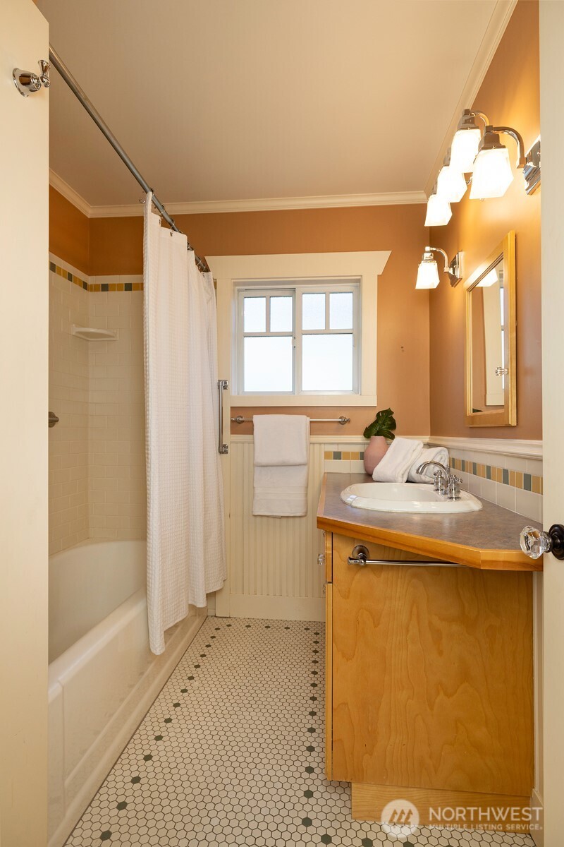 2332 45th Avenue SW, Seattle, WA 98116