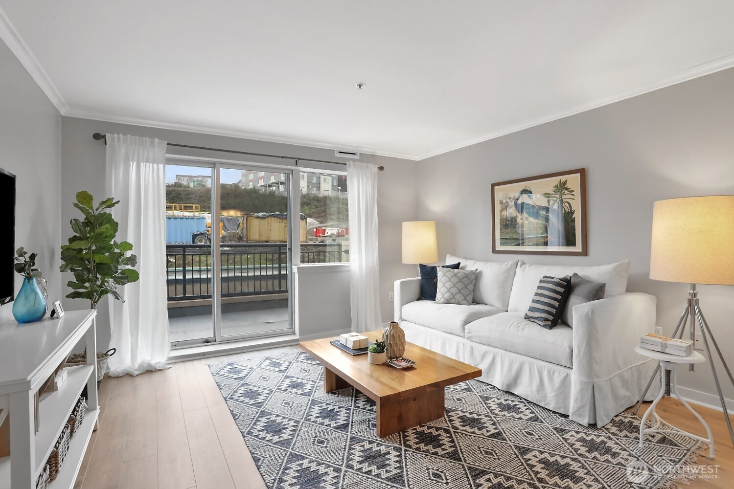 321 10th Avenue S #604, Seattle, WA 98104