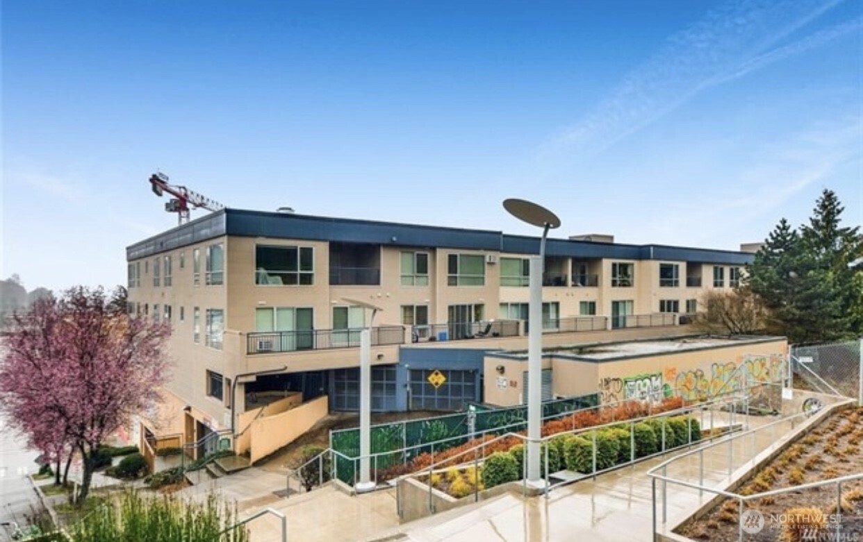 321 10th Avenue S #604, Seattle, WA 98104