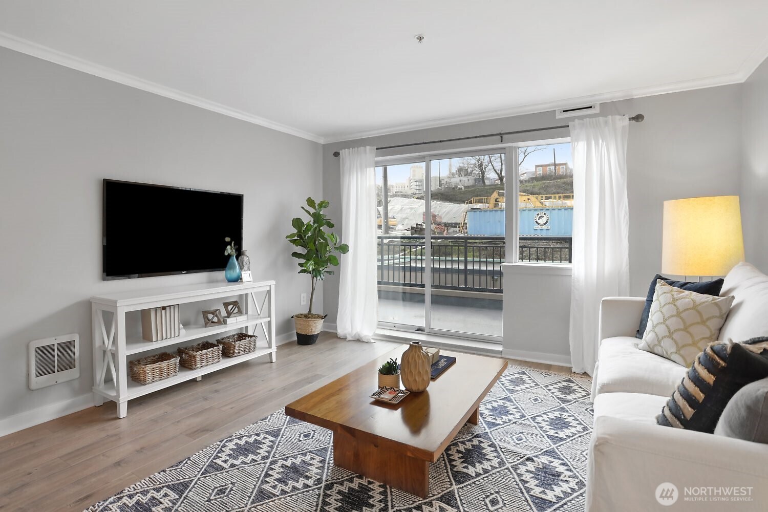 321 10th Avenue S #604, Seattle, WA 98104