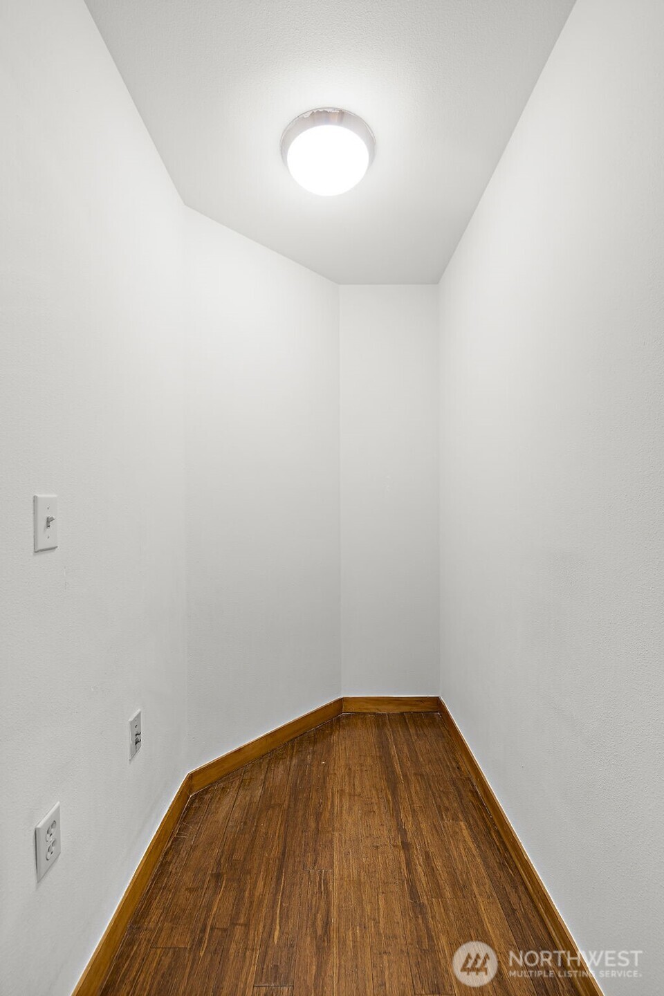 827 Hiawatha Place S #313, Seattle, WA 98144