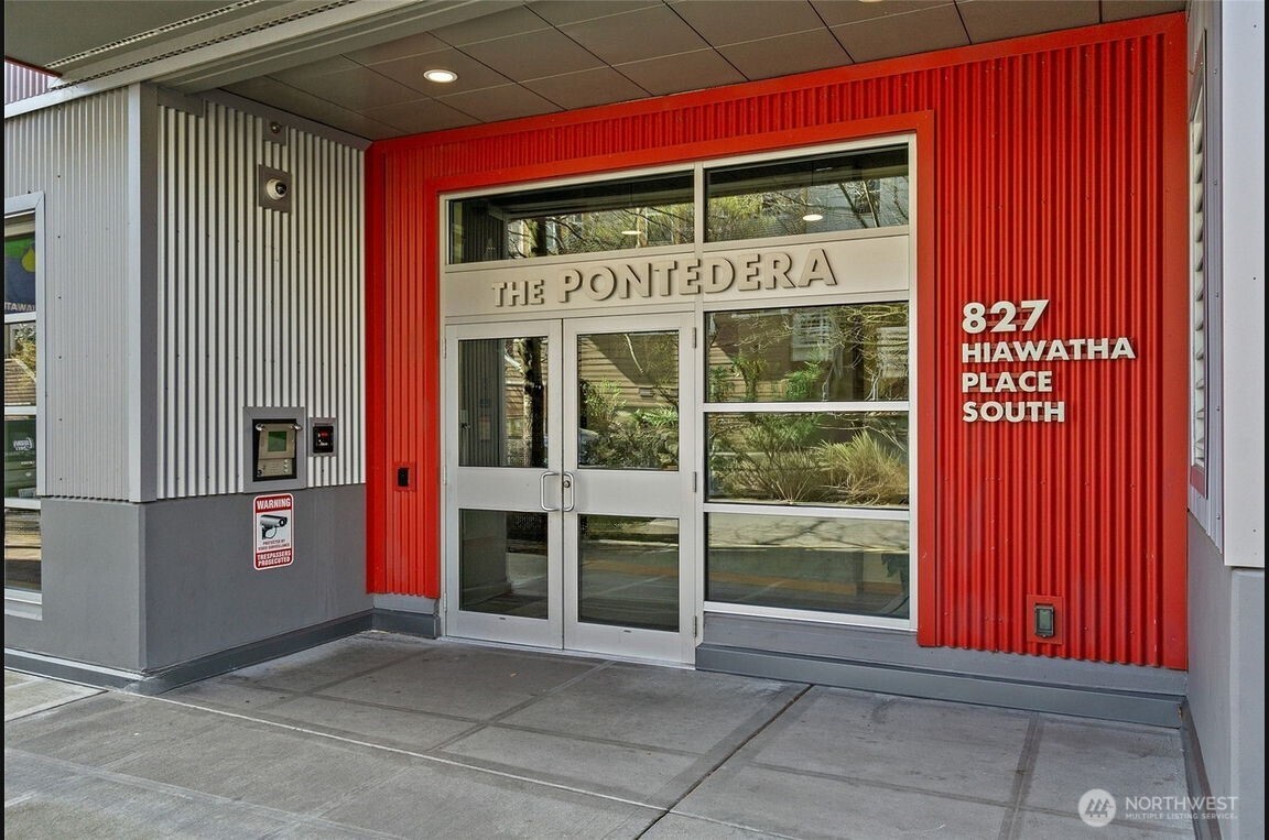 827 Hiawatha Place S #313, Seattle, WA 98144