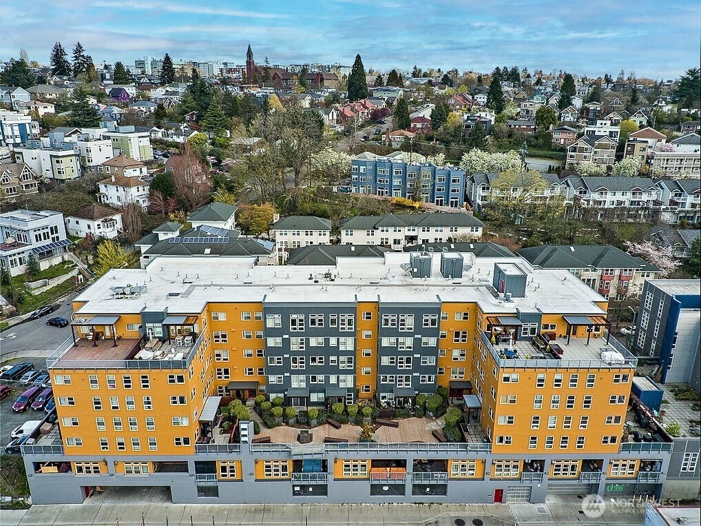 827 Hiawatha Place S #313, Seattle, WA 98144