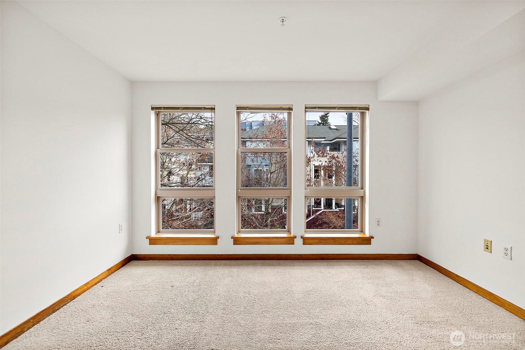 827 Hiawatha Place S #313, Seattle, WA 98144