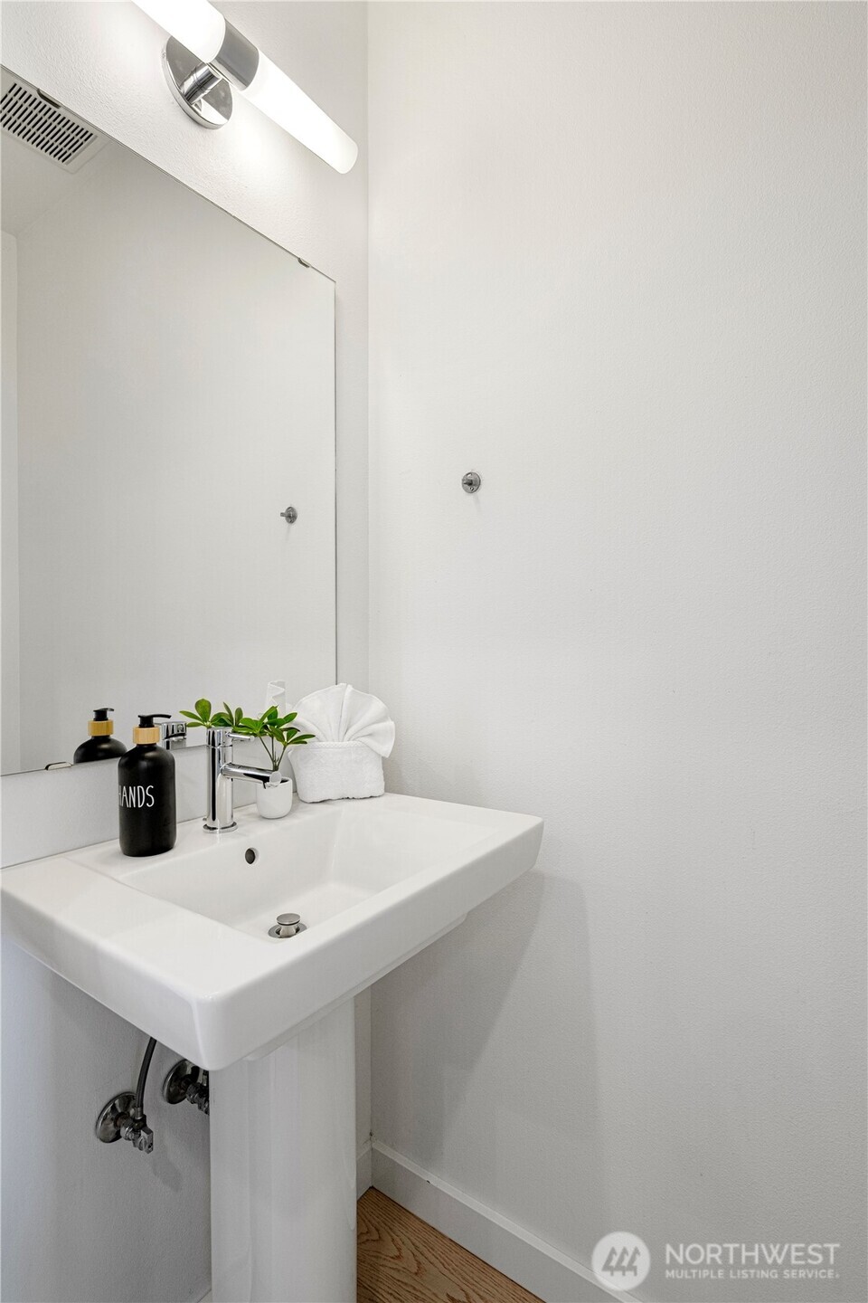 1546 Sturgus Avenue S, Seattle, WA 98144