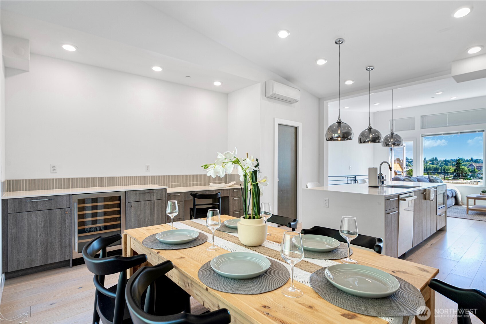 1546 Sturgus Avenue S, Seattle, WA 98144