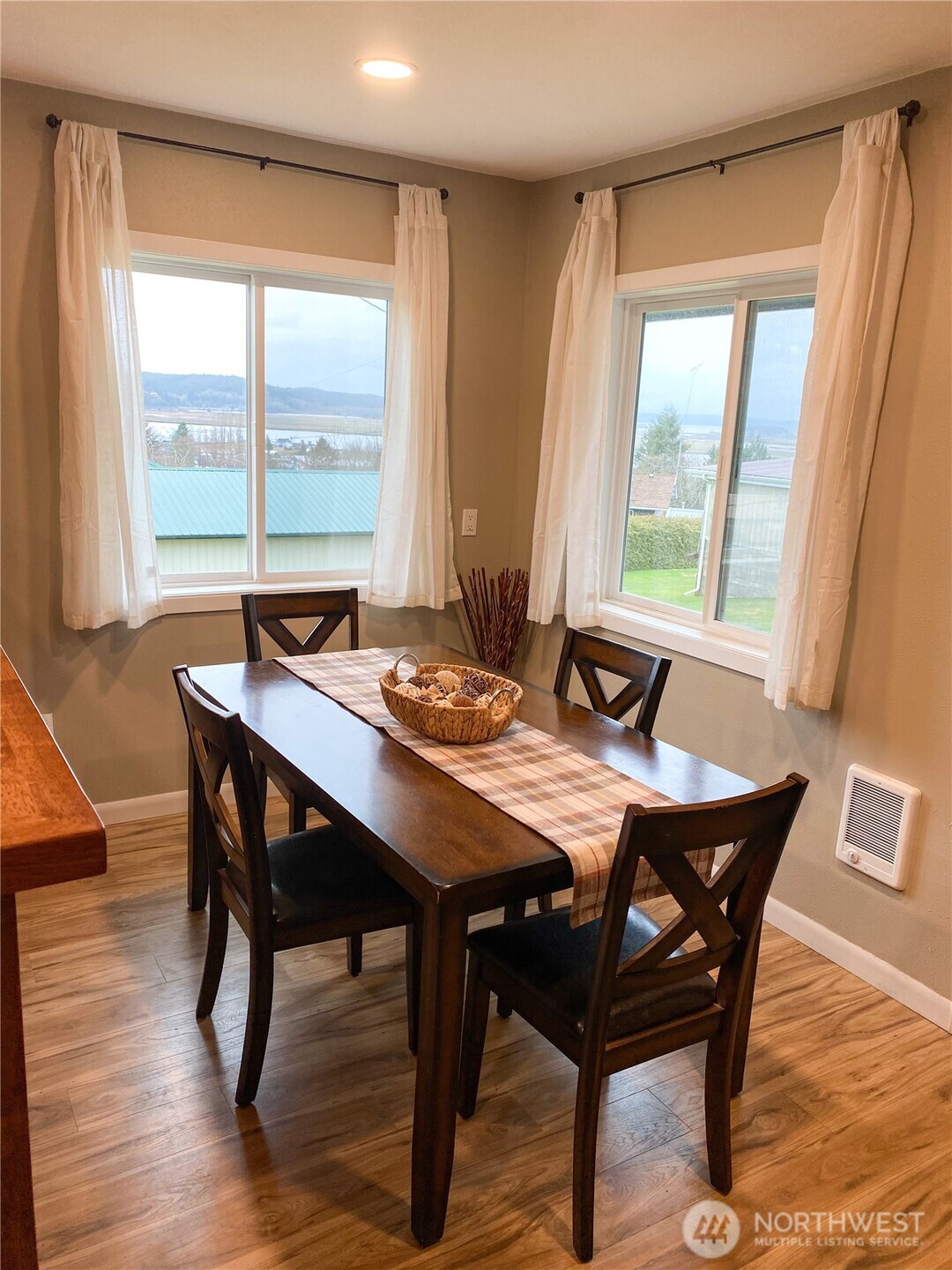 823 Broadway Avenue , South Bend, WA 98586