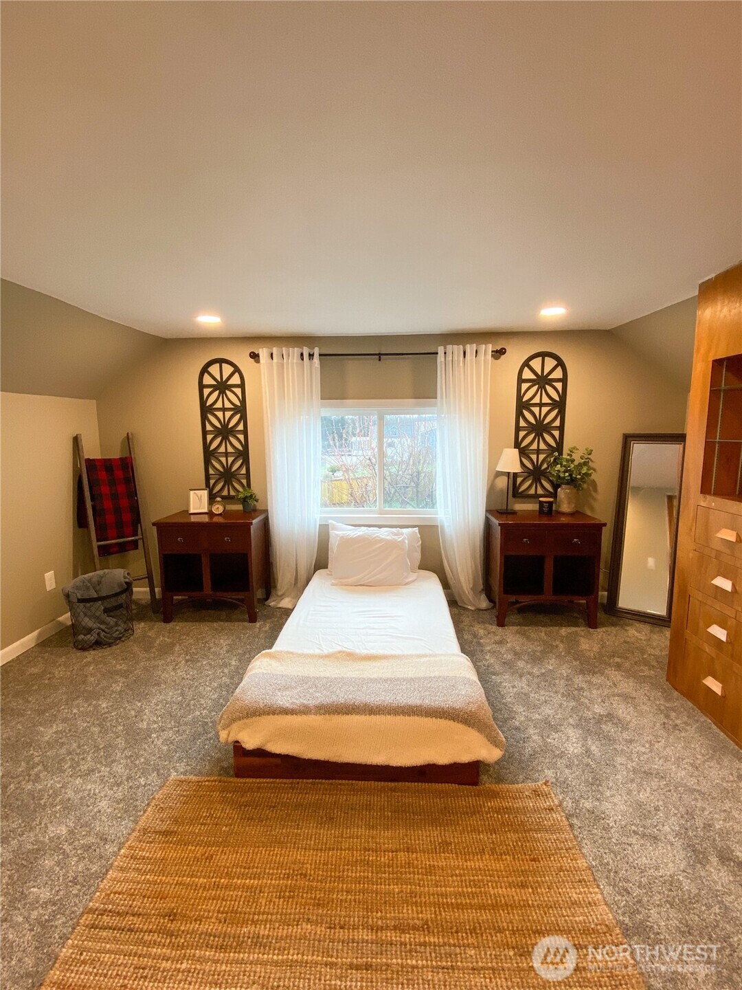 823 Broadway Avenue , South Bend, WA 98586