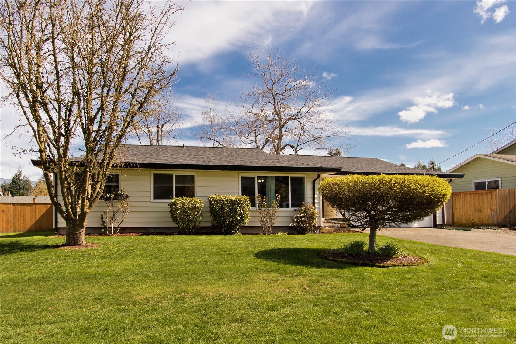 1867 Clovercrest Street , Enumclaw, WA 98022