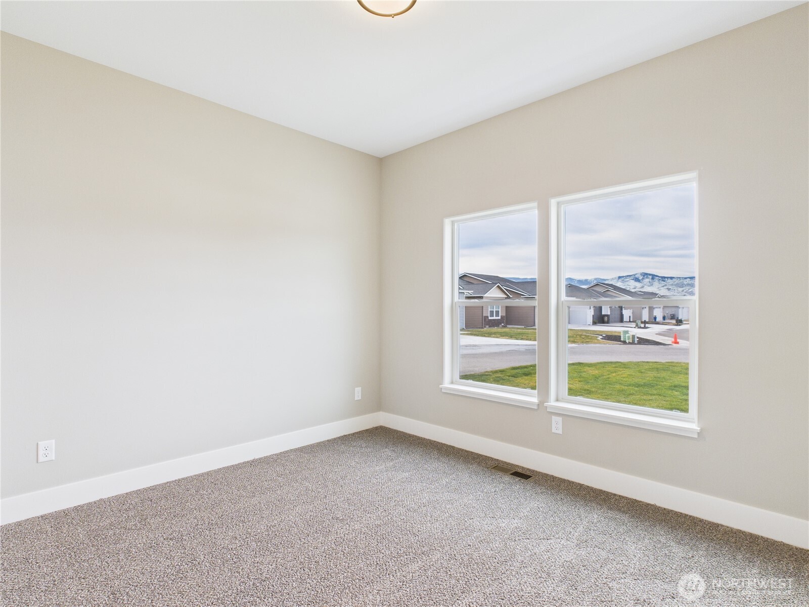 2470 Noah Street SE, East Wenatchee, WA 98802