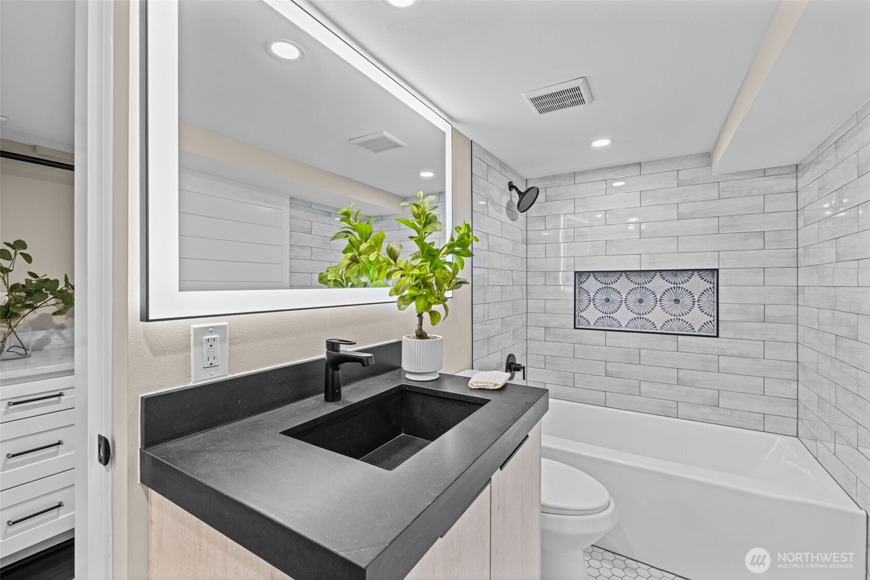 4725 37th Avenue SW, Seattle, WA 98126